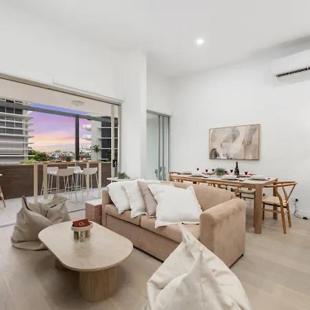 Dune Designer 2 Bedroom With River Views Parking Pool