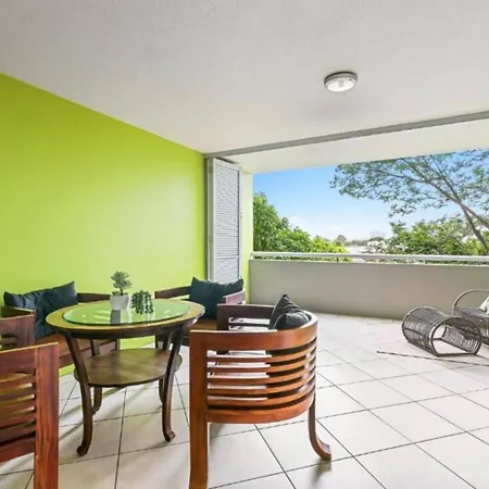 Lovely 3-bed With Alfresco Dining By Custom Hosting Apartment Brisbane