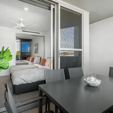 Gabba Retreat - Rooftop Pool & Stunning View Apartment Brisbane