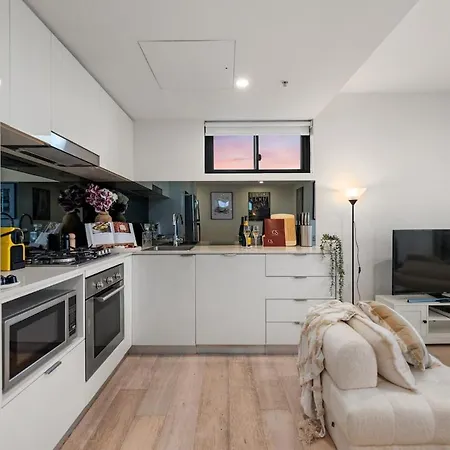 Cs - Gorgeous Views 2br W Parking, Pool & Gym *