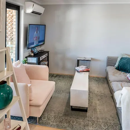 Pulse Hideaway Steps To Valley & Cbd