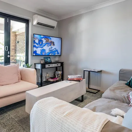Pulse Hideaway Steps To Valley & Cbd Apartment *