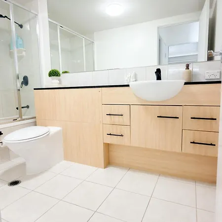 South Bank Penthouse - Streets Access - Free Parking