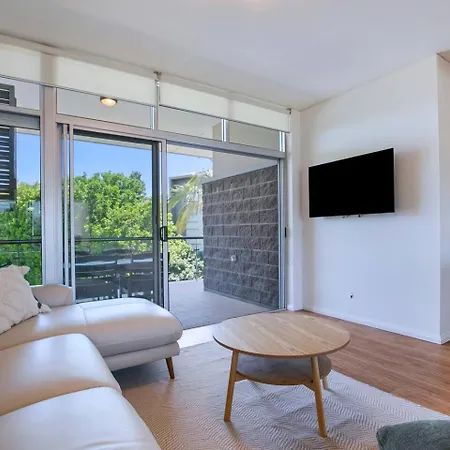 Bulimba Solace - Poolside Living By River