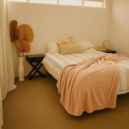 Views, Modern 2br, Balcony & Pool Apartment *