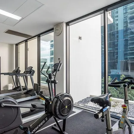 Apartment Skyline Escape - Pool, Gym & Sauna
