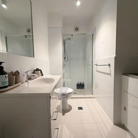 2b2b With Courtyard - Close To Cbd - Free Parking * Brisbane