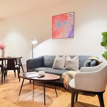 Street 2br2bath With Free Parking Apartment Brisbane