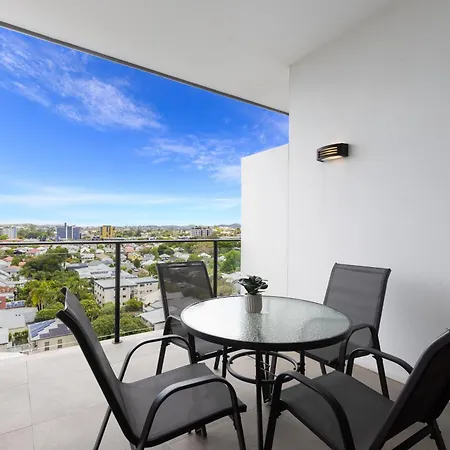 Spacious Panoramic 2br Apartment, Parking And Views Brisbane