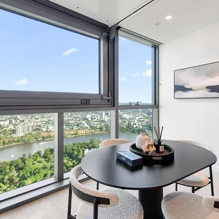 Stylish 1br Retreat With Stunning High-rise Views Apartment *