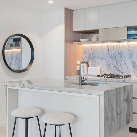 Stylish 1br Retreat With Stunning High-rise Views *