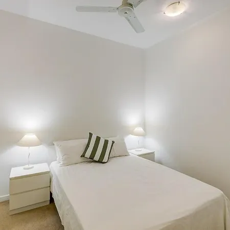 Modern 1br Retreat - Pool, Gym, Parking - Walk To South Bank *