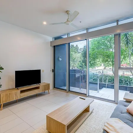 Apartment Modern 1br Retreat - Pool, Gym, Parking - Walk To South Bank *