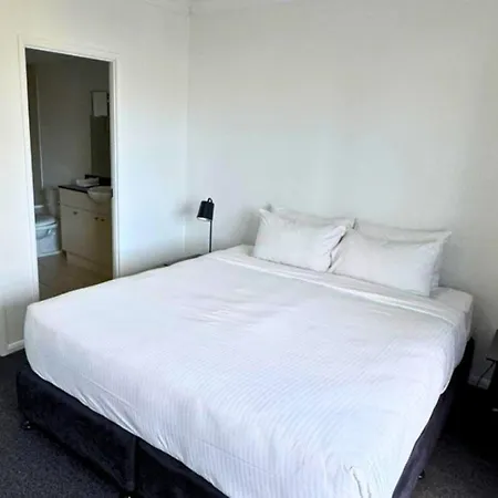 Lights Escape 2br Near South Bank Apartment