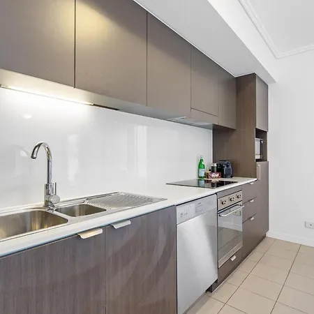 Modern 2 Bedroom - Short Stroll To St Apartment