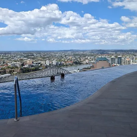 Premium Unit W/ Rooftop Pool In The Heart