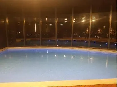 Skyrise Upper Floor Infinite Pool Apartment *