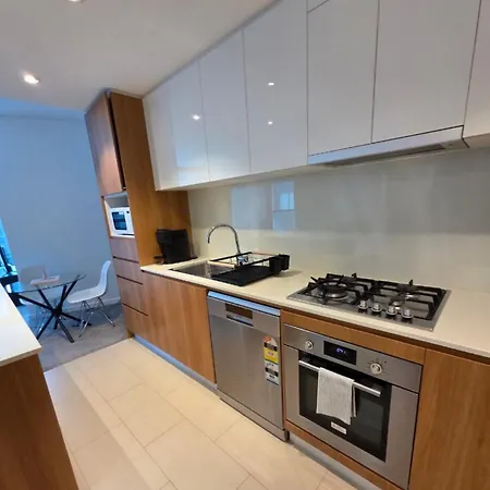 Upper Skyrise Unit Cbd Pool Gym Brisbane