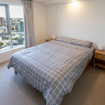 Modern Pad, 1-min To Showgrounds
