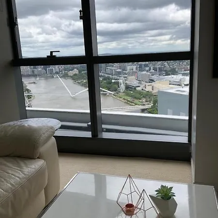 Modem Two Bedroom In Inner Cbd Brisbane