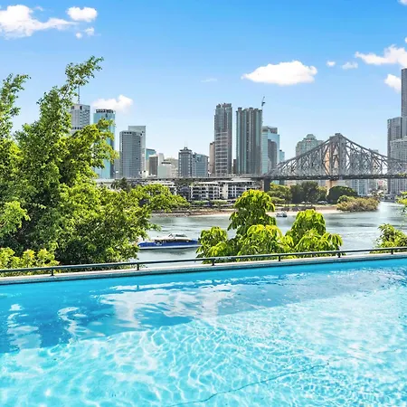 Sensational Cliff-top Waterfront Apartment