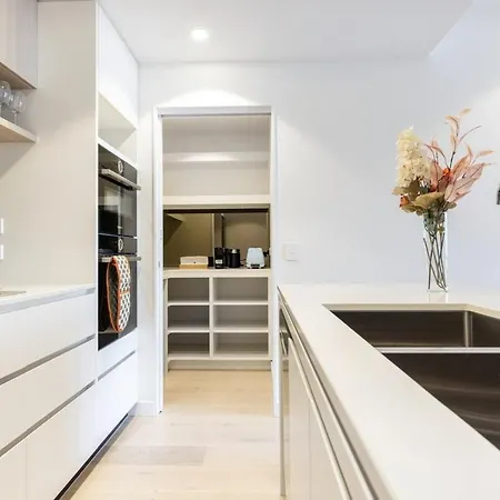Gorgeous 3br With Study Overlooking Bne River Brisbane