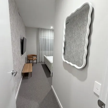24 Bromley St Private In A Luxurious Shared *