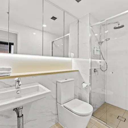 Compact 2br Designer With Skyline * Brisbane