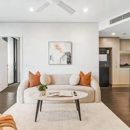 High Rise 2br In Cbd Apartment *