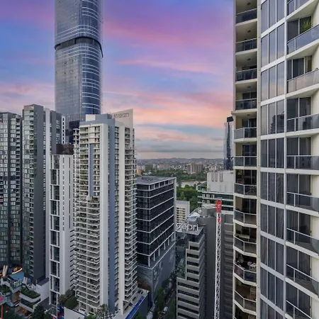 Dusk A Luxury 2bed 2bath Cbd Sky With Pool Parking And *