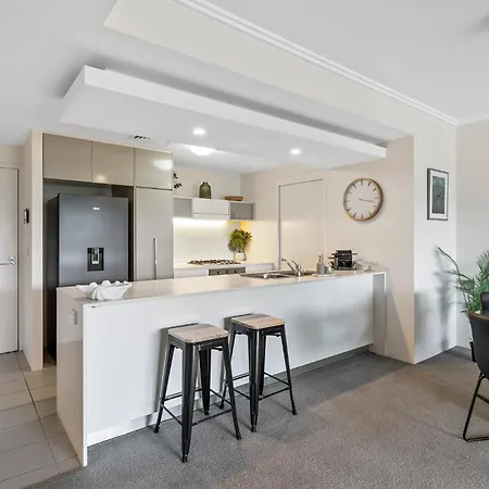 Stylish Roma Parklands Retreat - Stunning Park Views From Every Room, Heated Pool, Gym, Private Carpark, Suncorp Stadium, 10 Min Walk To Cbd