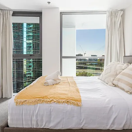Oaks Luxury 2br With Pool, Gym And Parking Brisbane