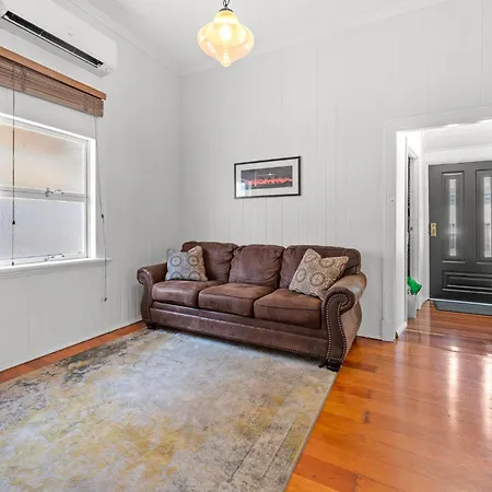 Gladstone Highgate Hill Apartment