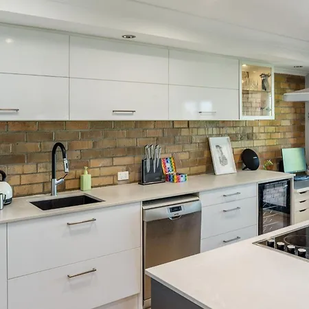 Apartment Pulse Hideaway Steps To Valley & Cbd