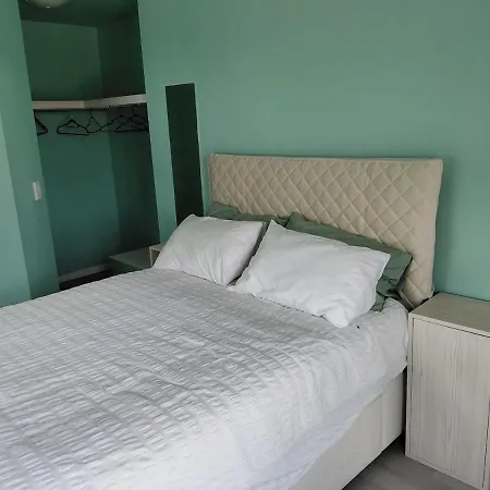 Apartment Riverfront Duplex With Unbeatable Connectivity