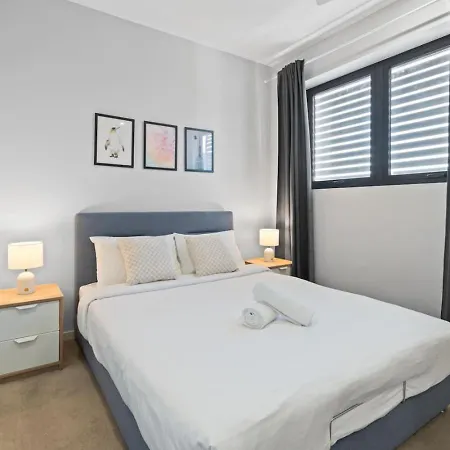 Modern 2br Easy Access To Everywhere Apartment