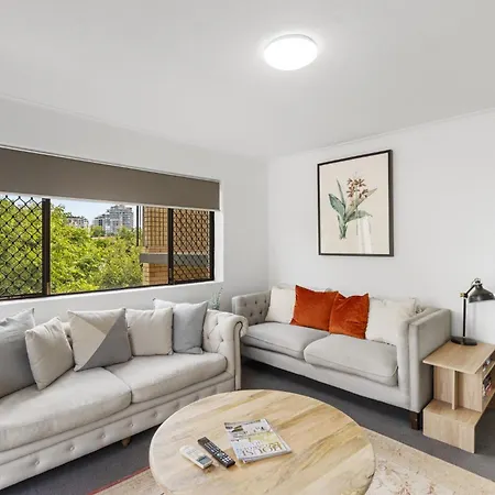 Apartment Spacious New Farm With Balcony And Secure Parking