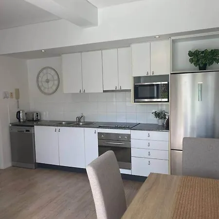 Inner Gem Next To St Andrews Hospital & Park Apartment *