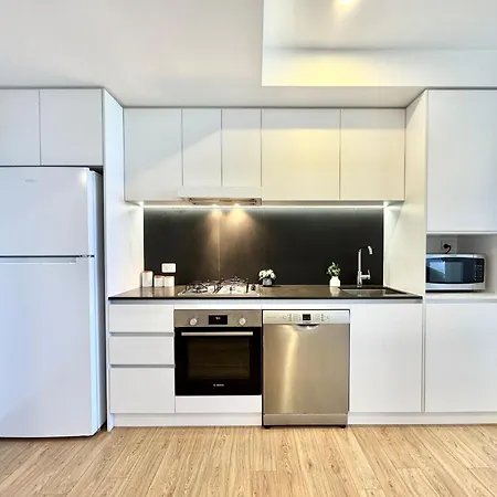Apartment 1br One Modern High-rise With Pool & Gym Access