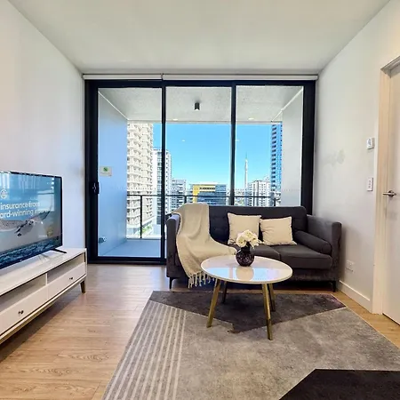 Apartment 1br One Modern High-rise With Pool & Gym Access