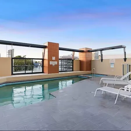 Apartment Pool & Gym & Parking