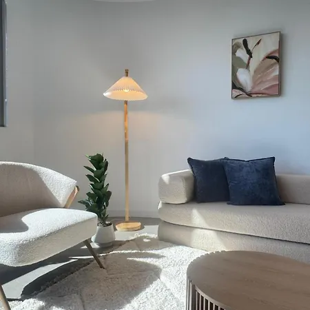 Apartment Luxe 2br With Rooftop Pool And Cbd View