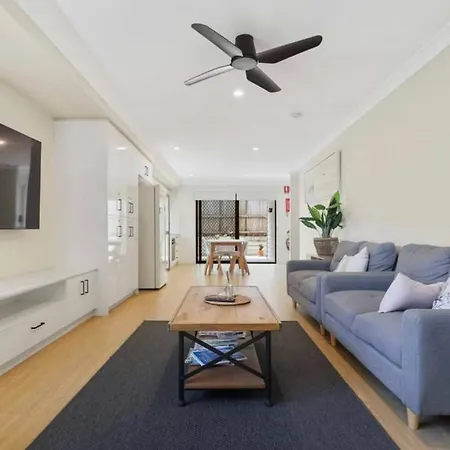 Cozy Sunnybank Base - Unit 3 | Near Shops & Eats Homestay *