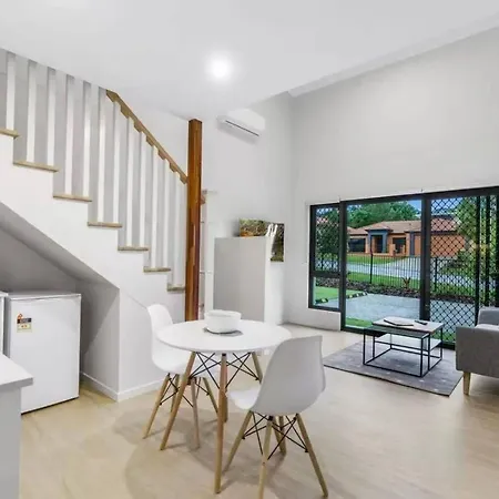 Cozy Sunnybank Base - Unit 3 | Near Shops & Eats Homestay *