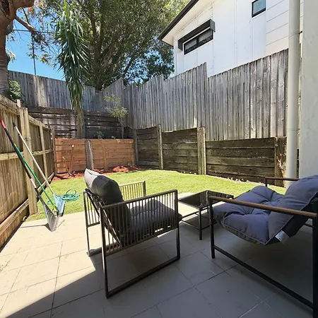 Apartment 2b2b With Courtyard - Close To Cbd - Free Parking *