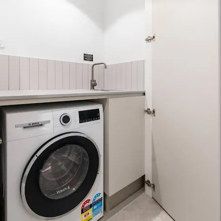 Stylish 1br Retreat With Stunning High-rise Views Apartment