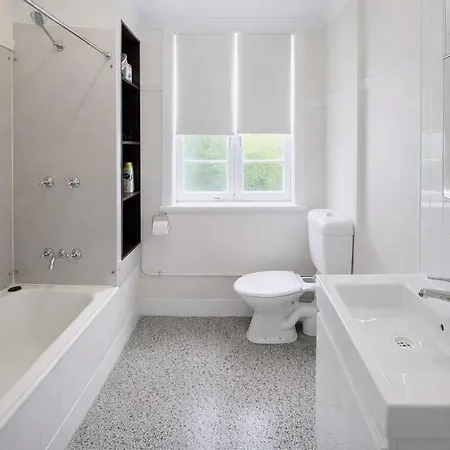 Affordable Entire Unit Walk To South Bank Cbd *