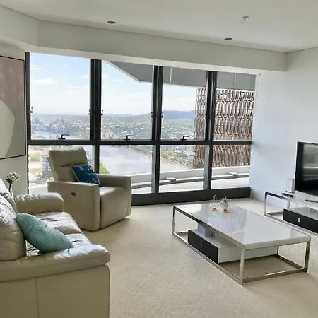 Modem Two Bedroom In Inner Cbd *