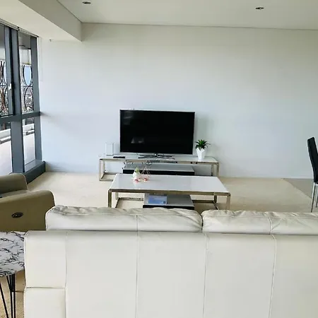 Modem Two Bedroom In Inner Cbd Apartment *