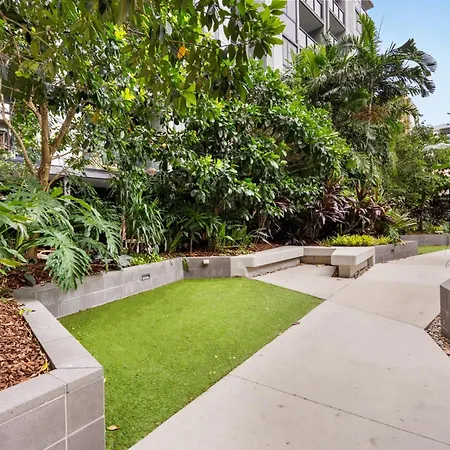 Bright 2-bed In Bowen Hills